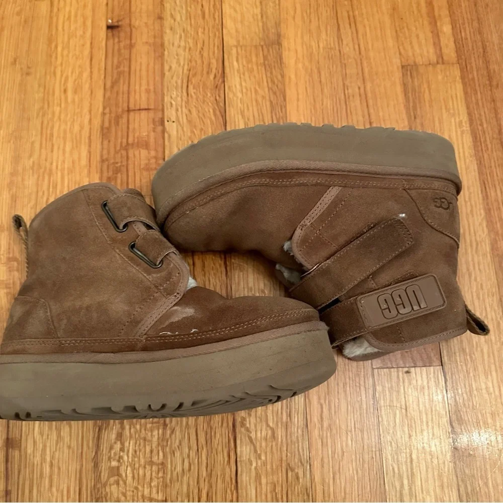 UGG ChestBut Suede boots Size 3